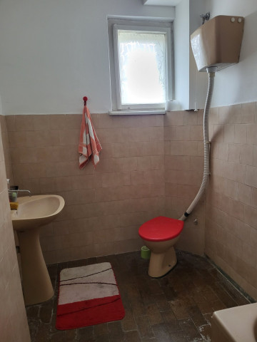 Prodaje se stan u Obrenovićevoj